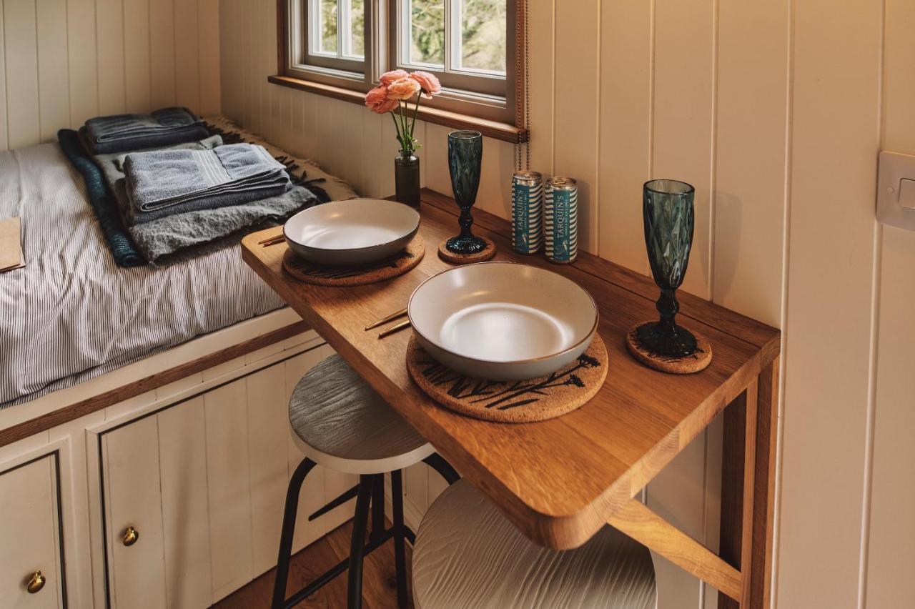 Luxury Shepherd'S Hut On Flower Farm With Outdoor Bath In Mid Cornwall トルーロー エクステリア 写真