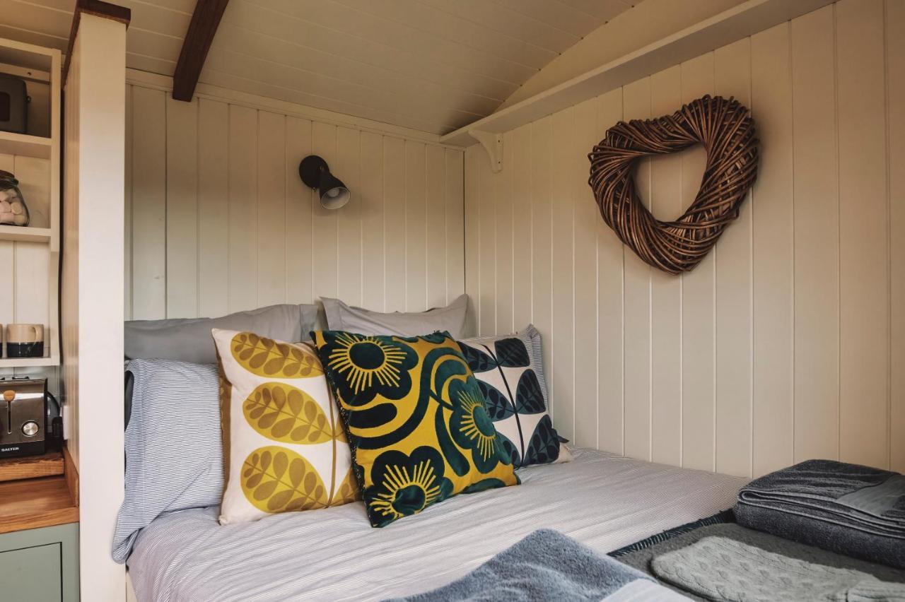 Luxury Shepherd'S Hut On Flower Farm With Outdoor Bath In Mid Cornwall トルーロー エクステリア 写真