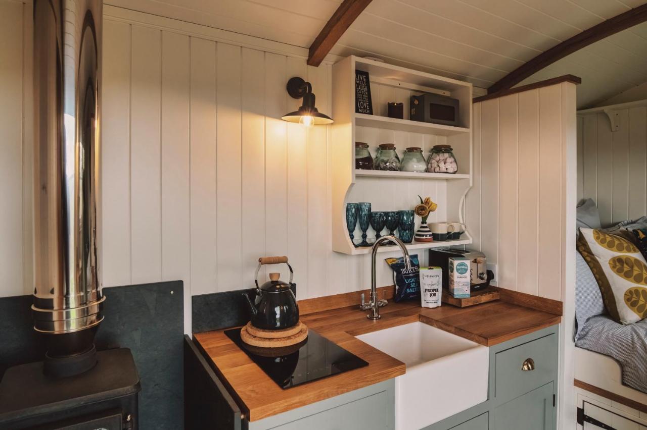 Luxury Shepherd'S Hut On Flower Farm With Outdoor Bath In Mid Cornwall トルーロー エクステリア 写真