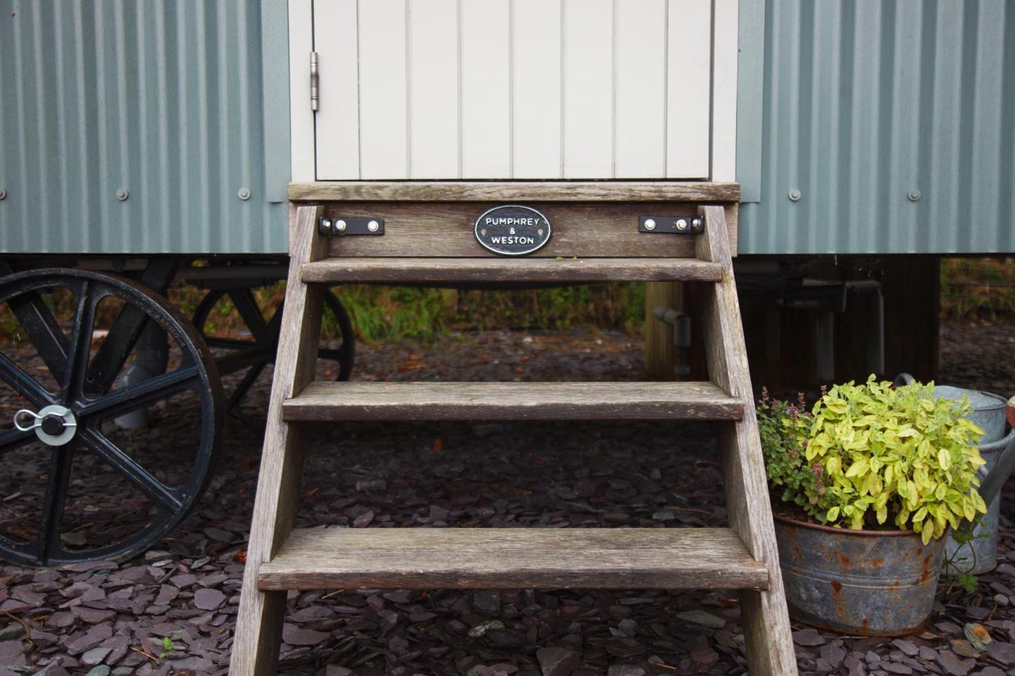 Luxury Shepherd'S Hut On Flower Farm With Outdoor Bath In Mid Cornwall トルーロー エクステリア 写真