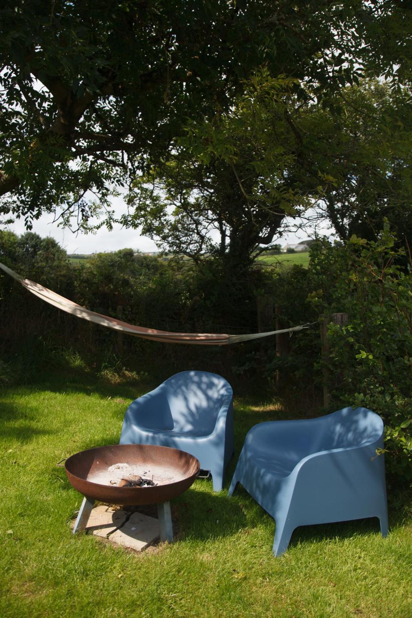 Luxury Shepherd'S Hut On Flower Farm With Outdoor Bath In Mid Cornwall トルーロー エクステリア 写真